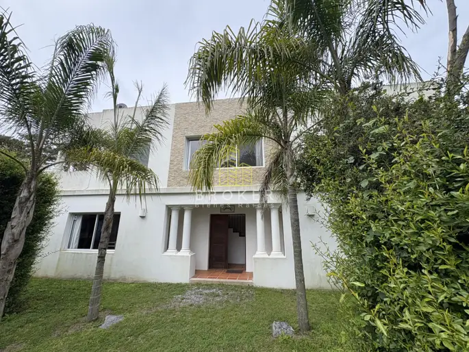 Alquiler de casa en Montoya de 5 dormitorios+ 5 baños con vista
