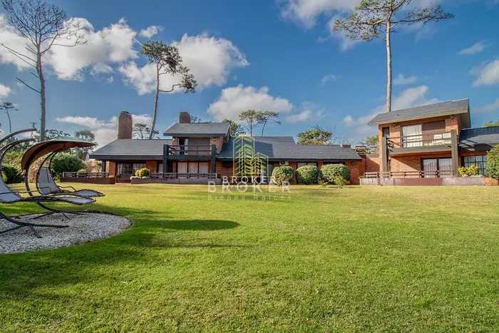 Casa Punta del Este Pinares 8 dormitorios piscina parrillero casa de huespedes!