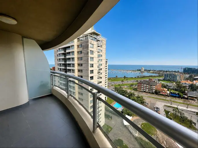 Apartamento en Alquiler de 3 Dormitorios Y Garaje En Torres Náuticas