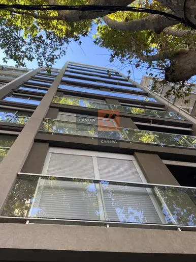 Amplio apartamento a pasos de la rambla