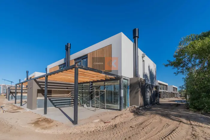 Venta casa de 4 dormitorios en Parque Miramar