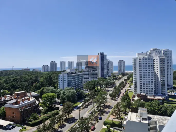 Departamento con vista a la Brava, 3 dormitorios amplios, Disponible en Alquiler Temporal