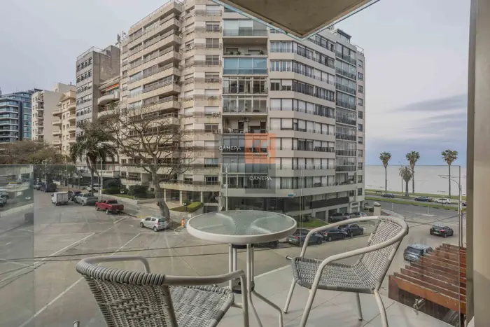 Venta con renta monoambiente con vista a la rambla de Punta Carretas