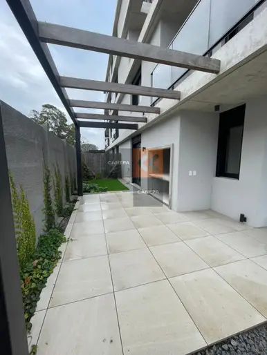 Venta apartamento 3 dormitorios + jardín con parrillero en Carrasco