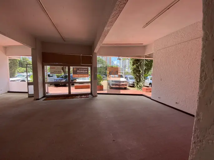 Local comercial sobre Avenida Italia