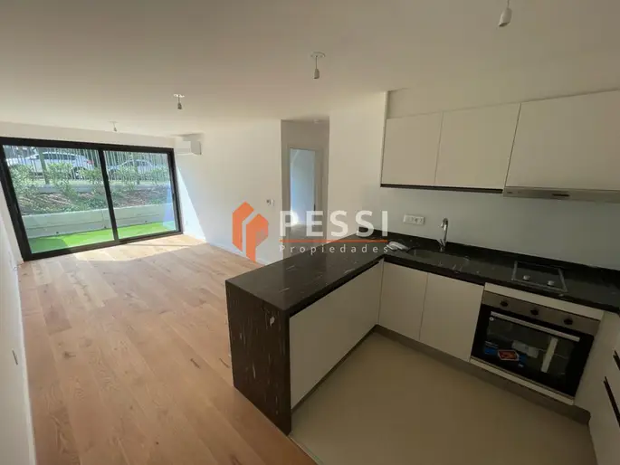 Venta apartamento 1 dormitorio con patio en rambla de Malvín