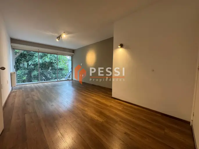 Alquiler apartamento 2 dormitorios con servicio y garage en Punta Carretas