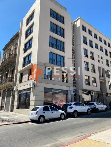 Venta de impecable oficina rentada en ciudad vieja