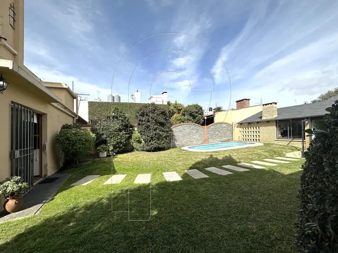 Venta con renta Exclusiva Casa Con Piscina Y Barbacoa En El Prado, Montevideo