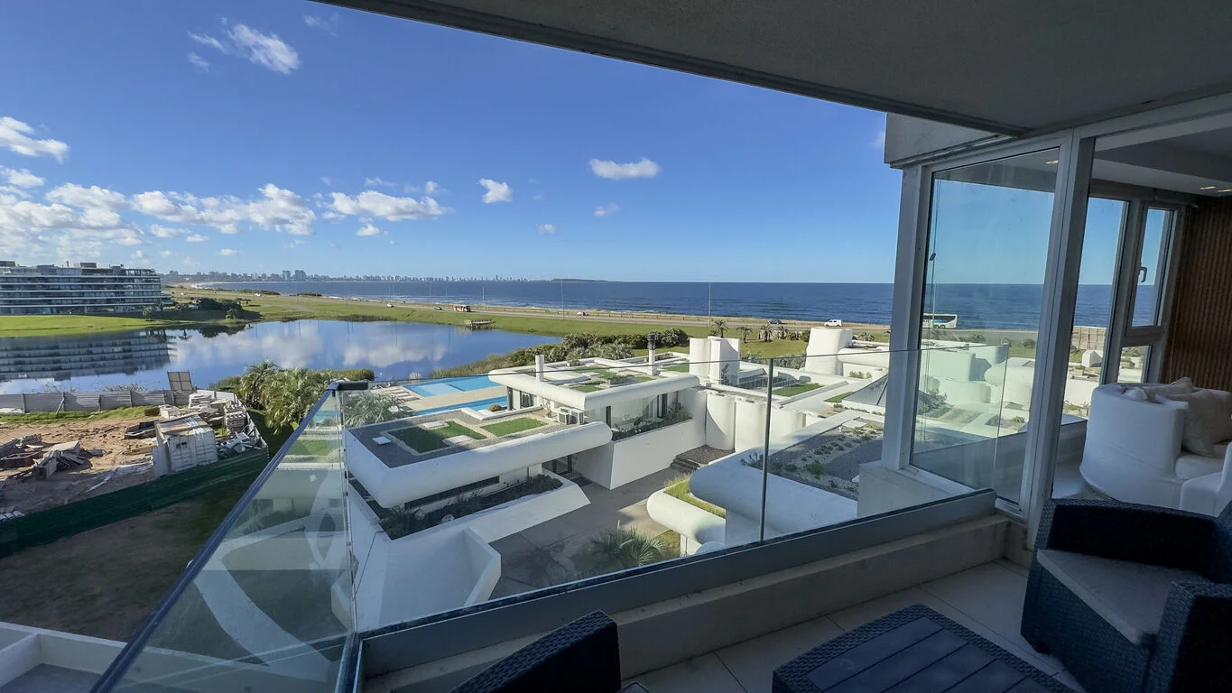 Apartamento en Playa Mansa, propiedad 265177 -Imagen 2