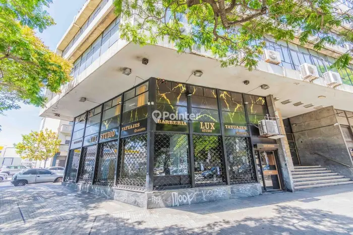 Venta de local comercial con renta del 7%