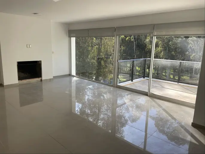 Venta apartamento Parque Miramar en edificio Bilú duplex 2 dormitorios o posible 3 dormitorios.
