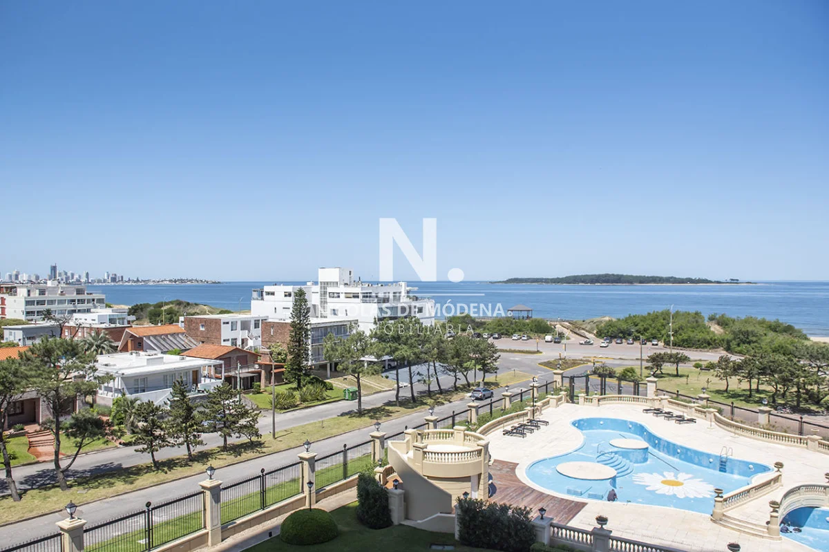Apartamento en Playa Mansa, propiedad 22809 -Imagen 1