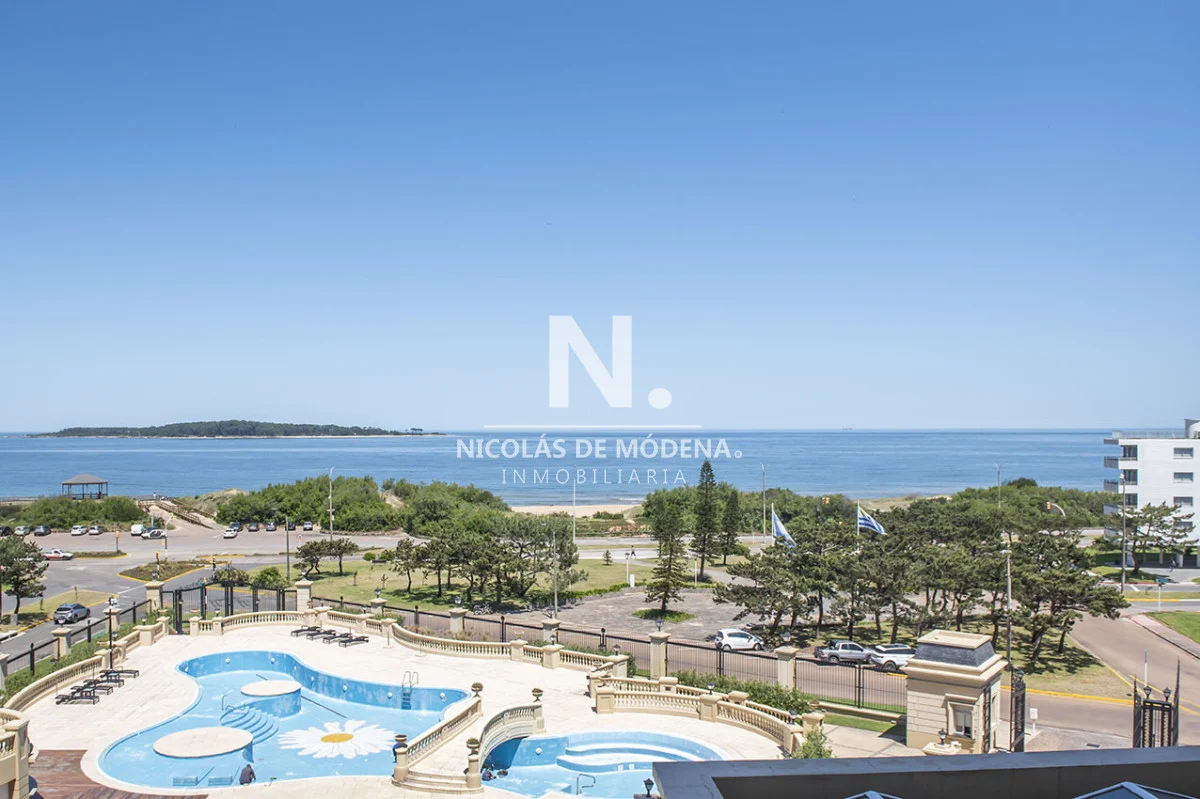 Apartamento en Playa Mansa, propiedad 22809 -Imagen 2