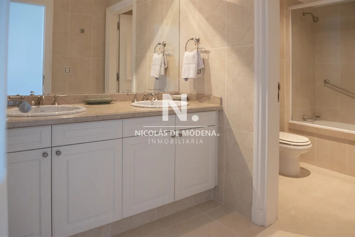 Apartamento en Playa Mansa, propiedad 22809 -Imagen 18