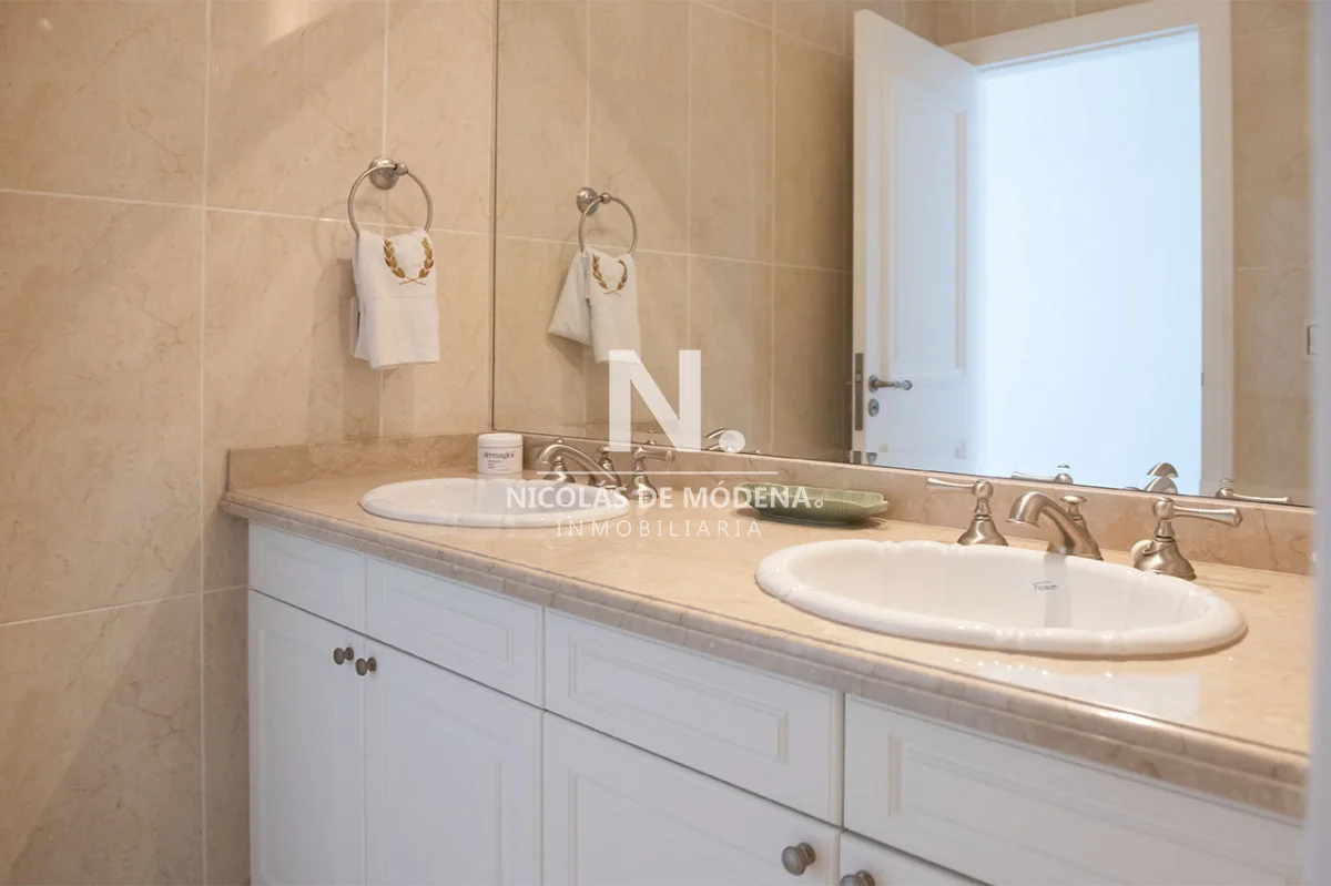 Apartamento en Playa Mansa, propiedad 22809 -Imagen 19