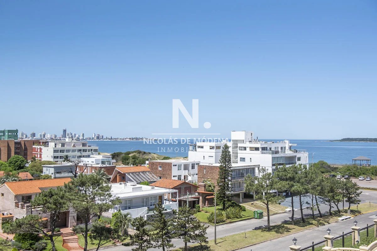 Apartamento en Playa Mansa, propiedad 22809 -Imagen 3