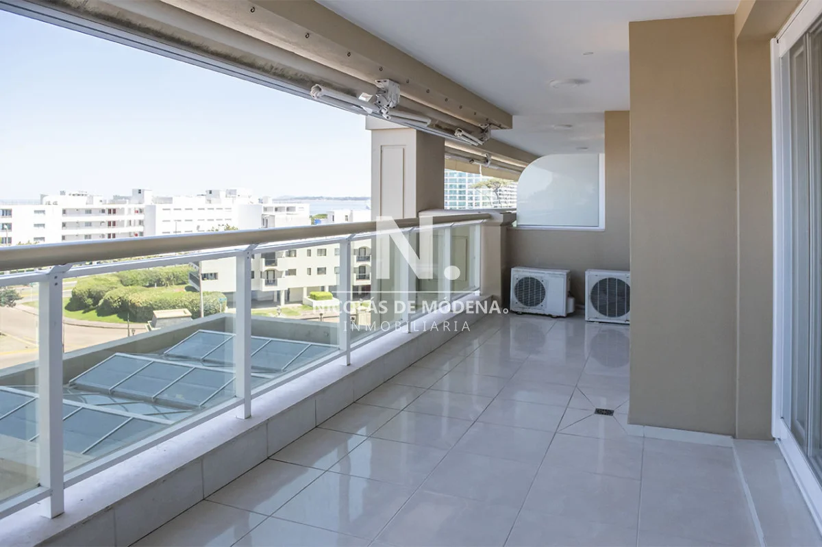 Apartamento en Playa Mansa, propiedad 22809 -Imagen 8