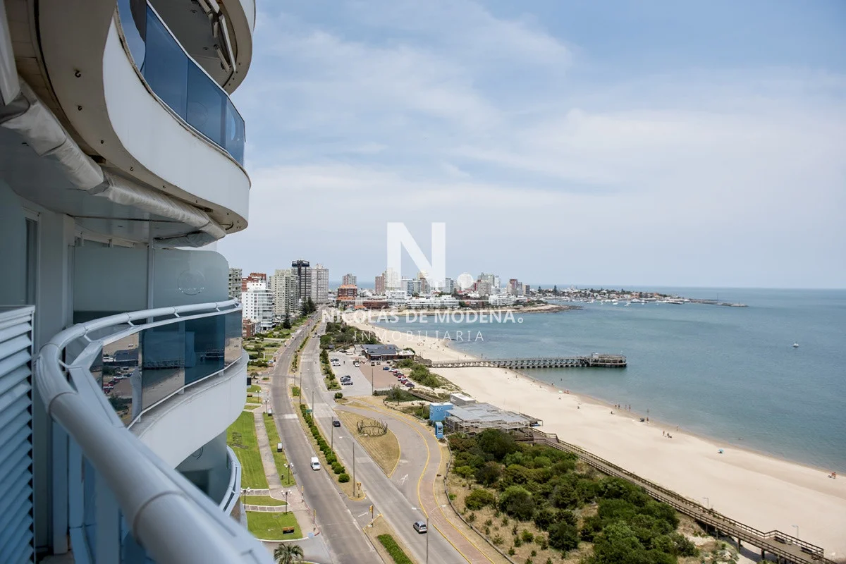 Apartamento en Playa Mansa, propiedad 22816 -Imagen 1