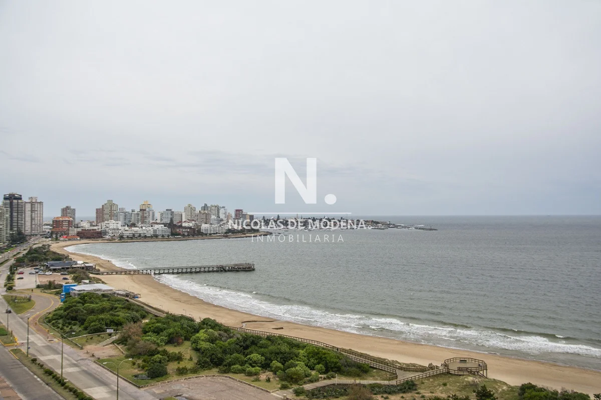 Apartamento en Playa Mansa, propiedad 23951 -Imagen 1
