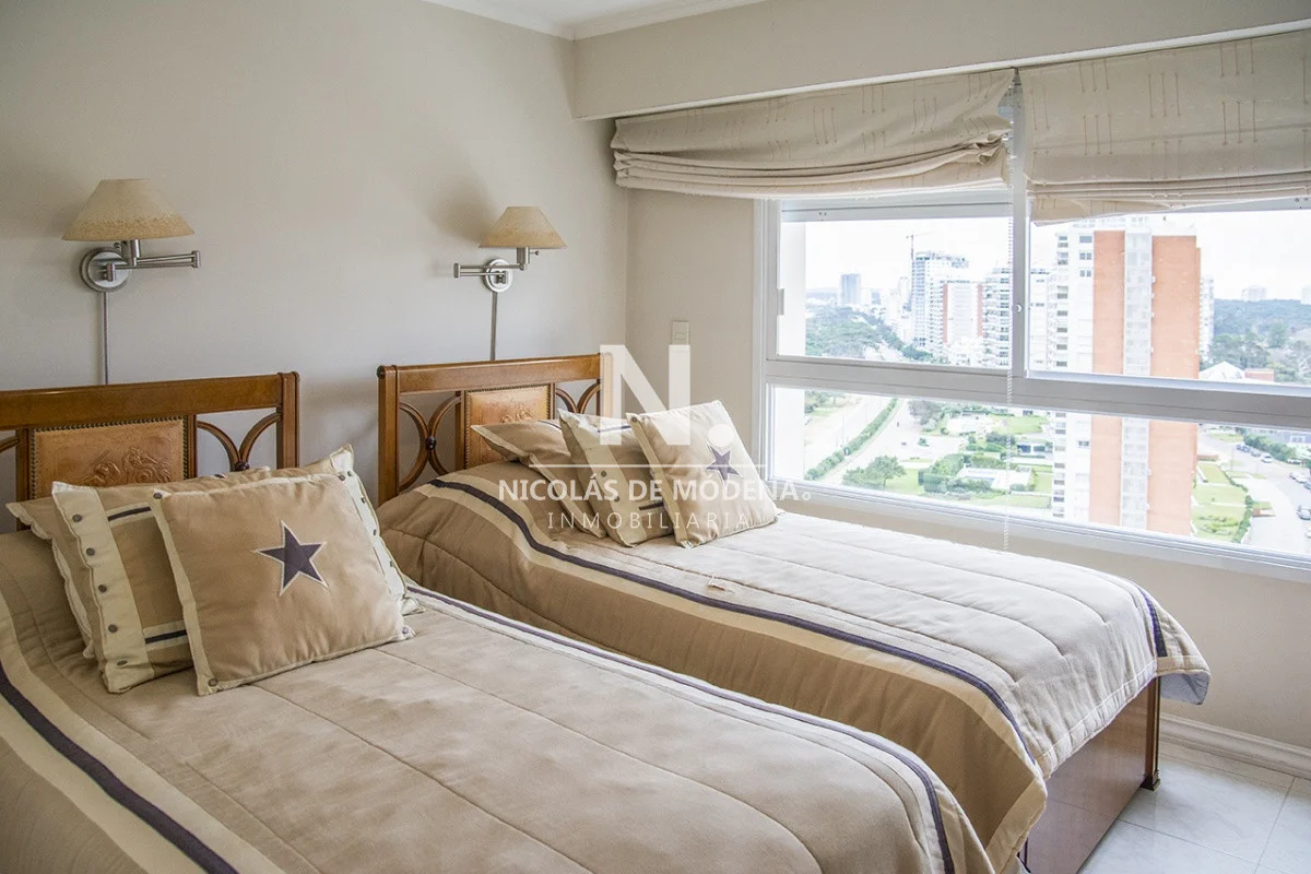 Apartamento en Playa Mansa, propiedad 23951 -Imagen 16