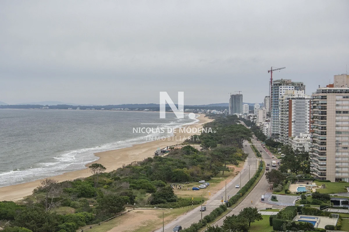 Apartamento en Playa Mansa, propiedad 23951 -Imagen 20