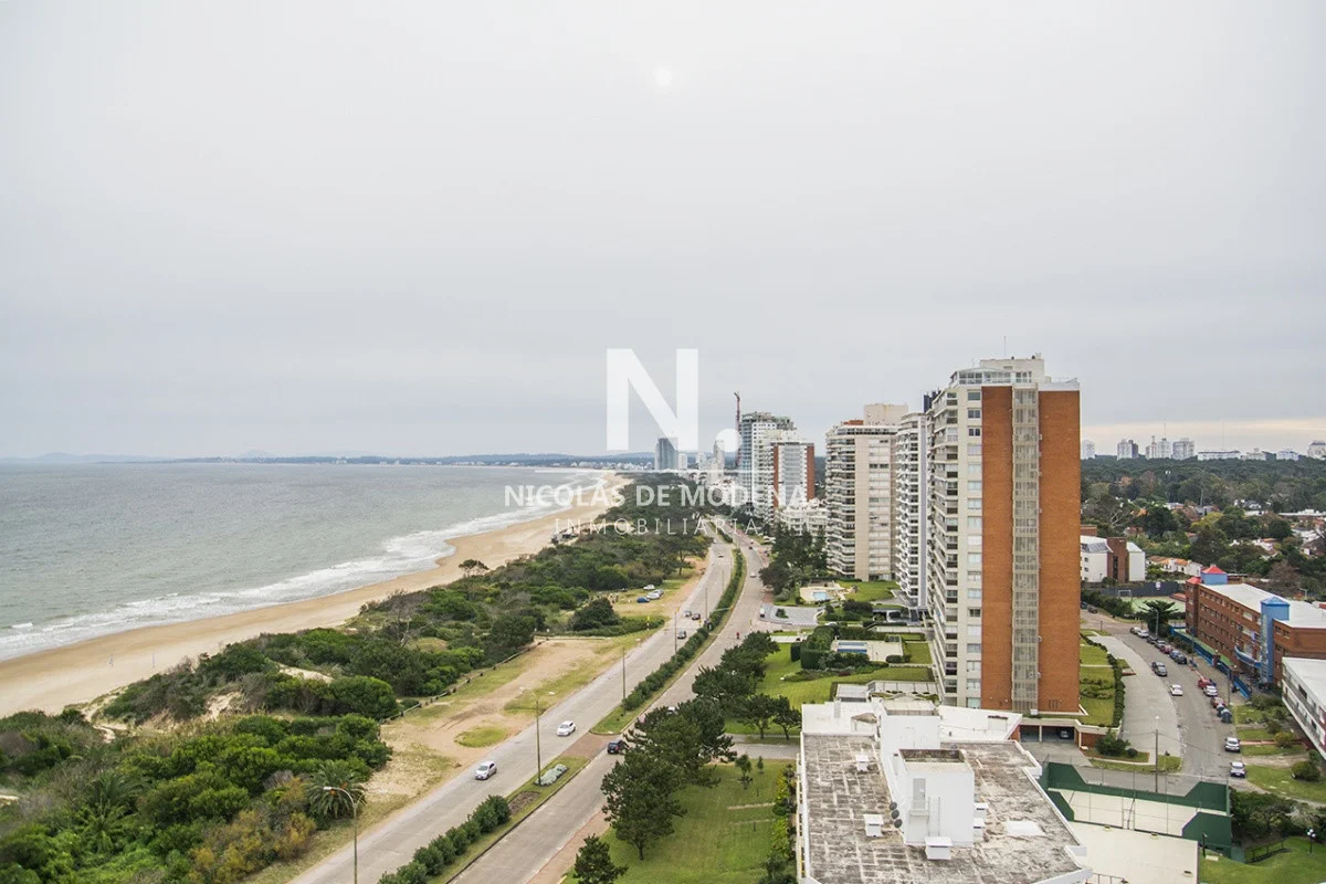 Apartamento en Playa Mansa, propiedad 23951 -Imagen 9