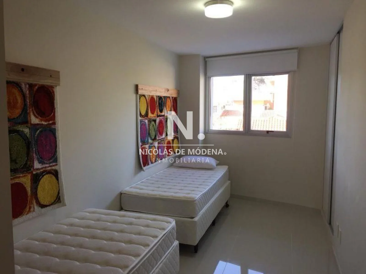 Apartamento en Playa Mansa, propiedad 24469 -Imagen 12