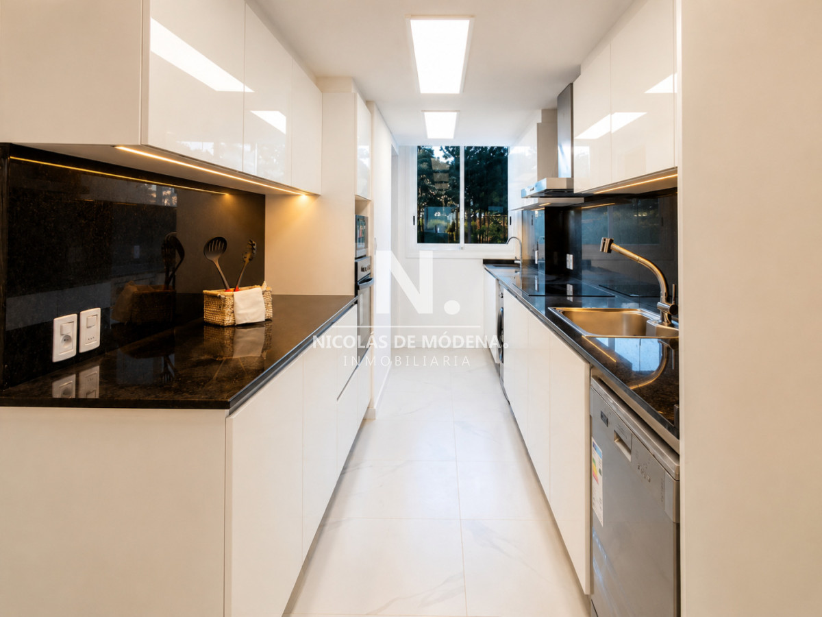 Apartamento en Playa Mansa, propiedad 272851 -Imagen 2