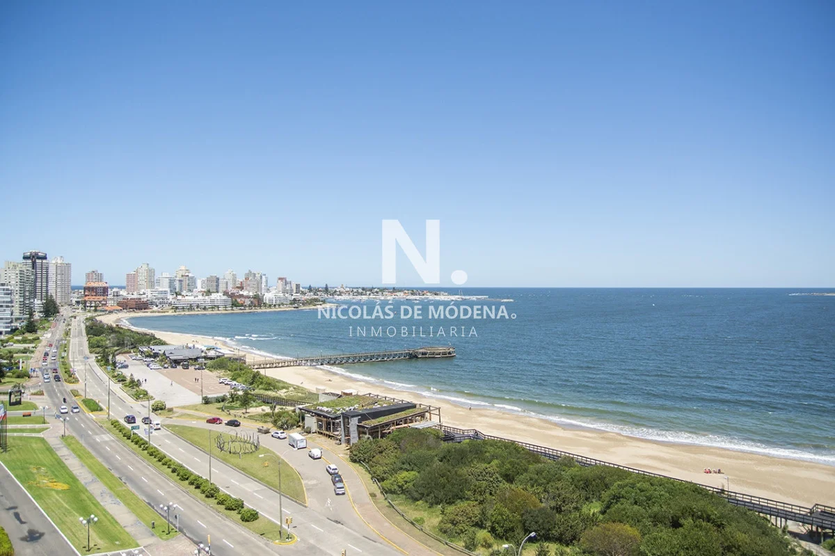 Apartamento en Playa Mansa, propiedad 27378 -Imagen 1