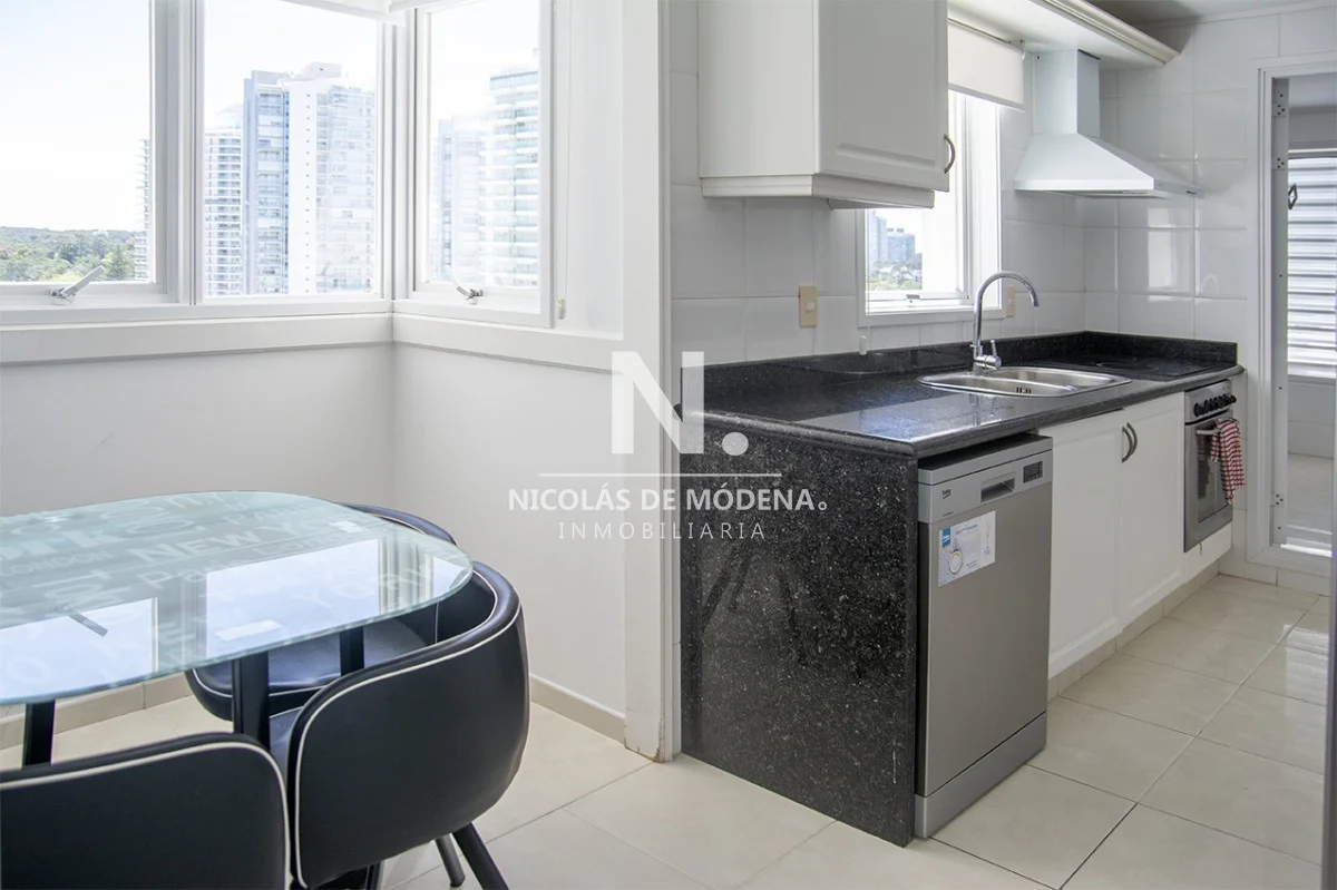 Apartamento en Playa Mansa, propiedad 27378 -Imagen 11