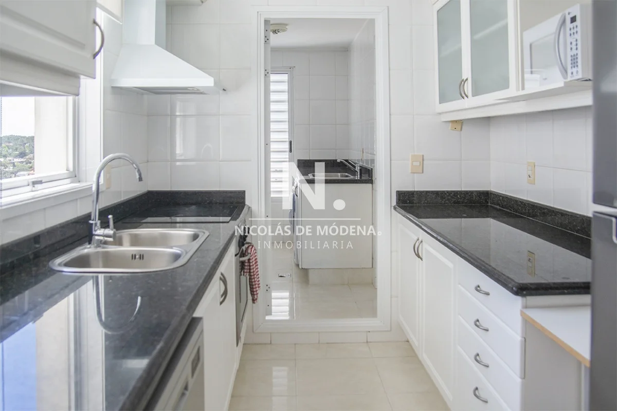 Apartamento en Playa Mansa, propiedad 27378 -Imagen 12