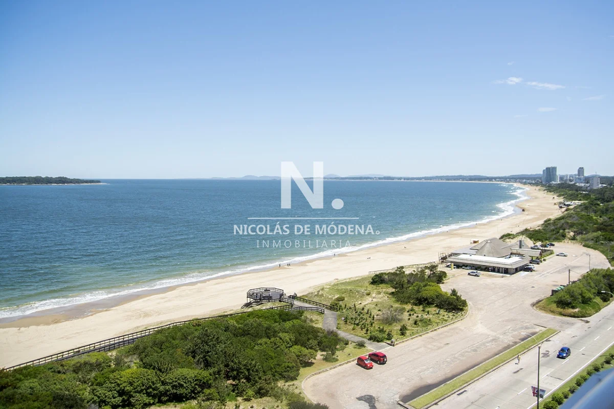 Apartamento en Playa Mansa, propiedad 27378 -Imagen 3