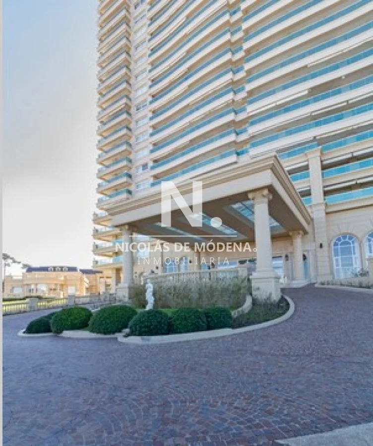 Apartamento en Playa Mansa, propiedad 28041 -Imagen 2