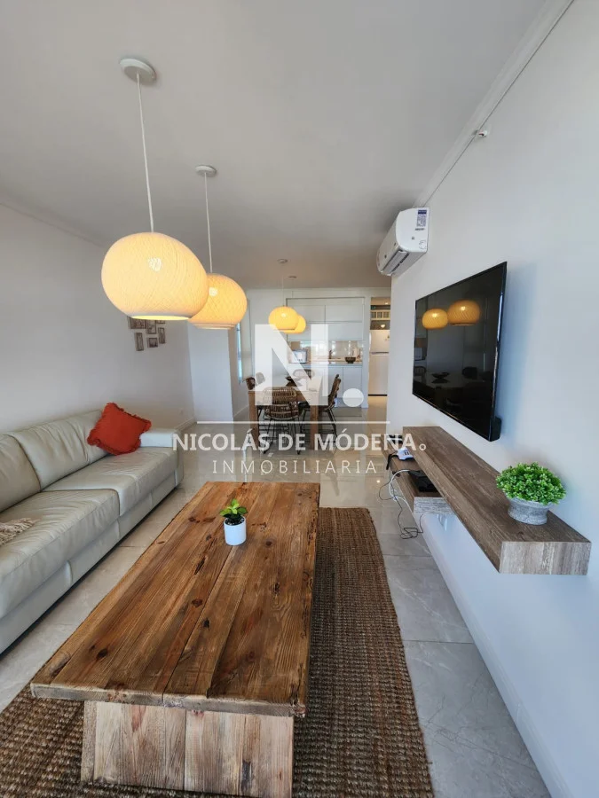 Apartamento en Playa Mansa, propiedad 28890 -Imagen 2