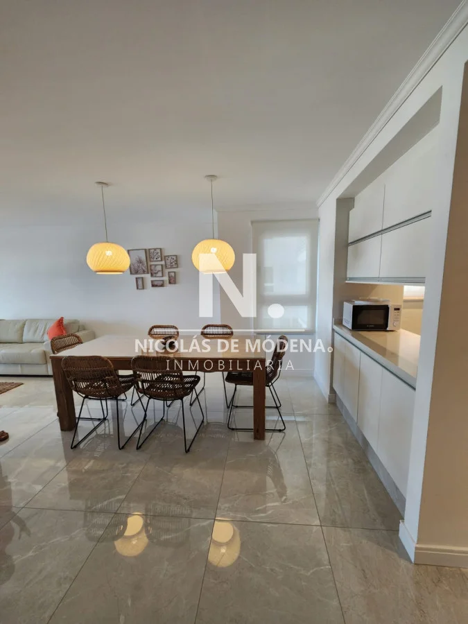 Apartamento en Playa Mansa, propiedad 28890 -Imagen 3