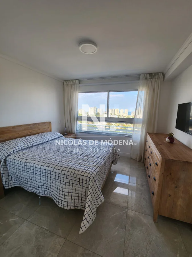 Apartamento en Playa Mansa, propiedad 28890 -Imagen 9