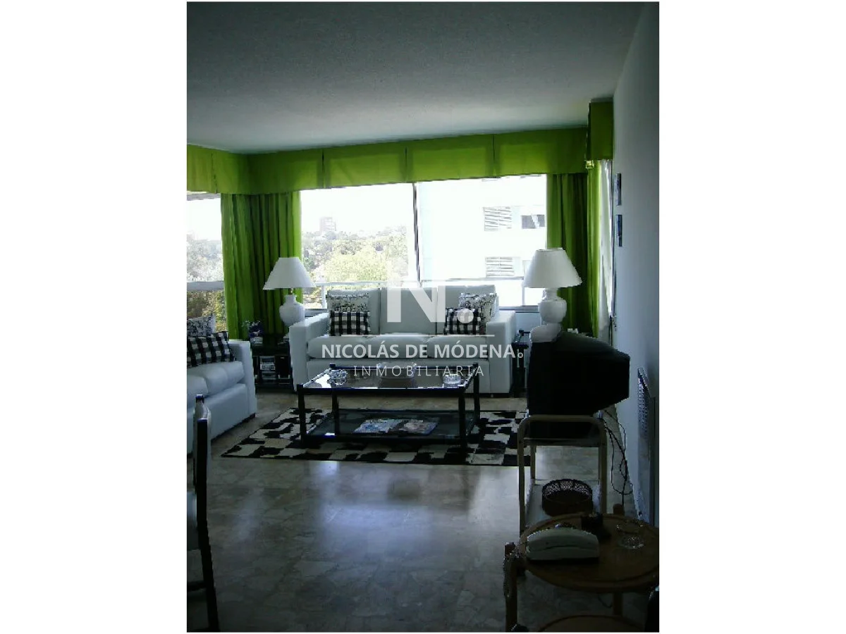 Apartamento en Playa Mansa, propiedad 36447 -Imagen 2