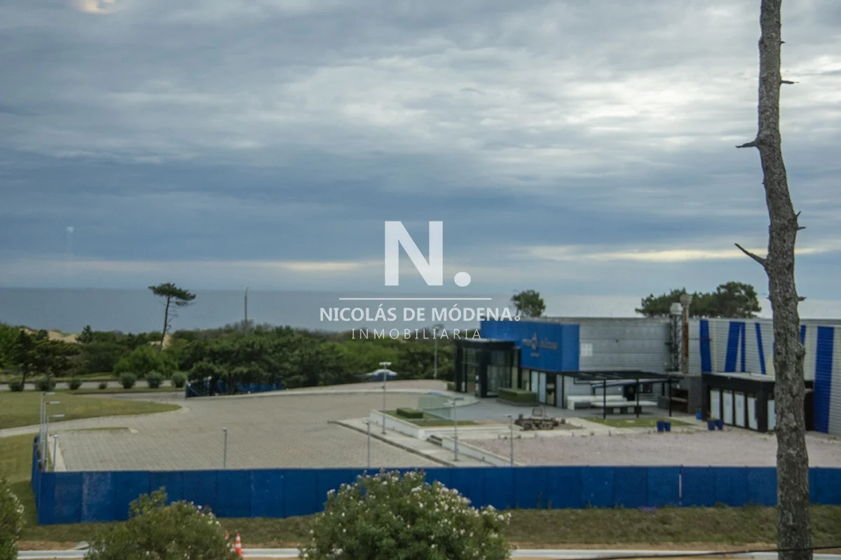 Apartamento en Playa Mansa, propiedad 40742 -Imagen 1