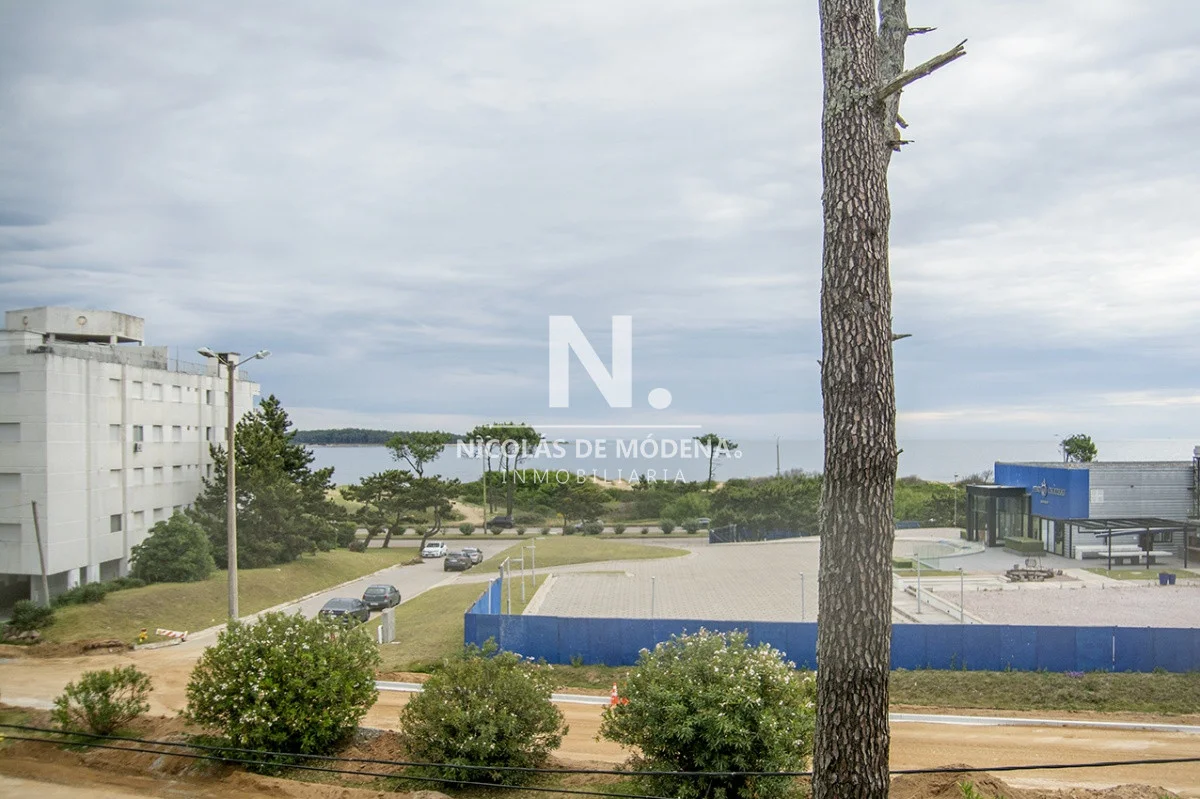 Apartamento en Playa Mansa, propiedad 40742 -Imagen 2
