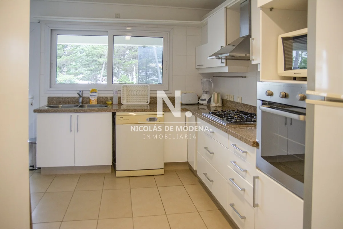 Apartamento en Playa Mansa, propiedad 40742 -Imagen 11