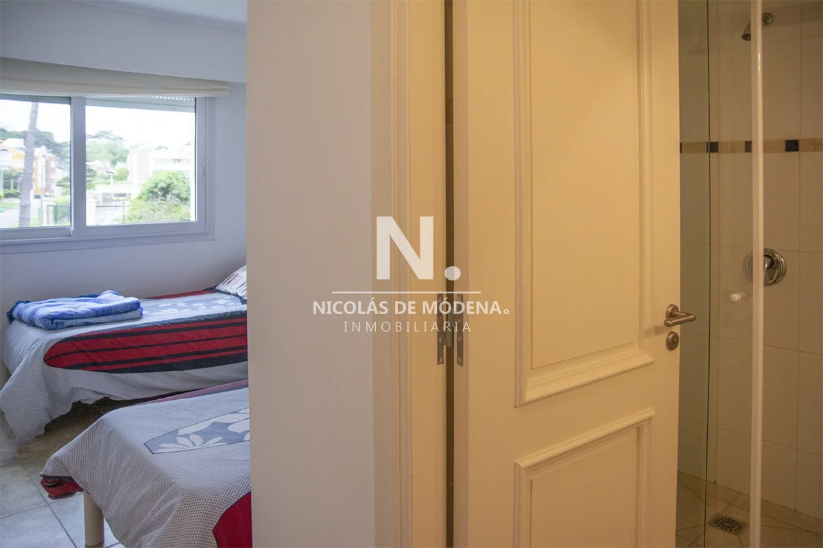 Apartamento en Playa Mansa, propiedad 40742 -Imagen 19