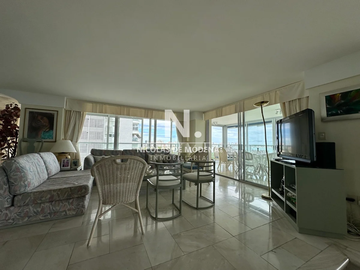 Apartamento en Playa Mansa, propiedad 98550 -Imagen 13