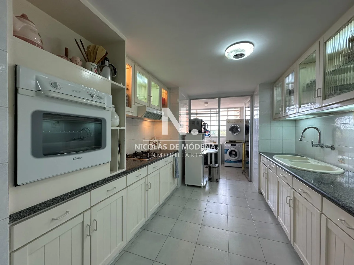 Apartamento en Playa Mansa, propiedad 98550 -Imagen 20