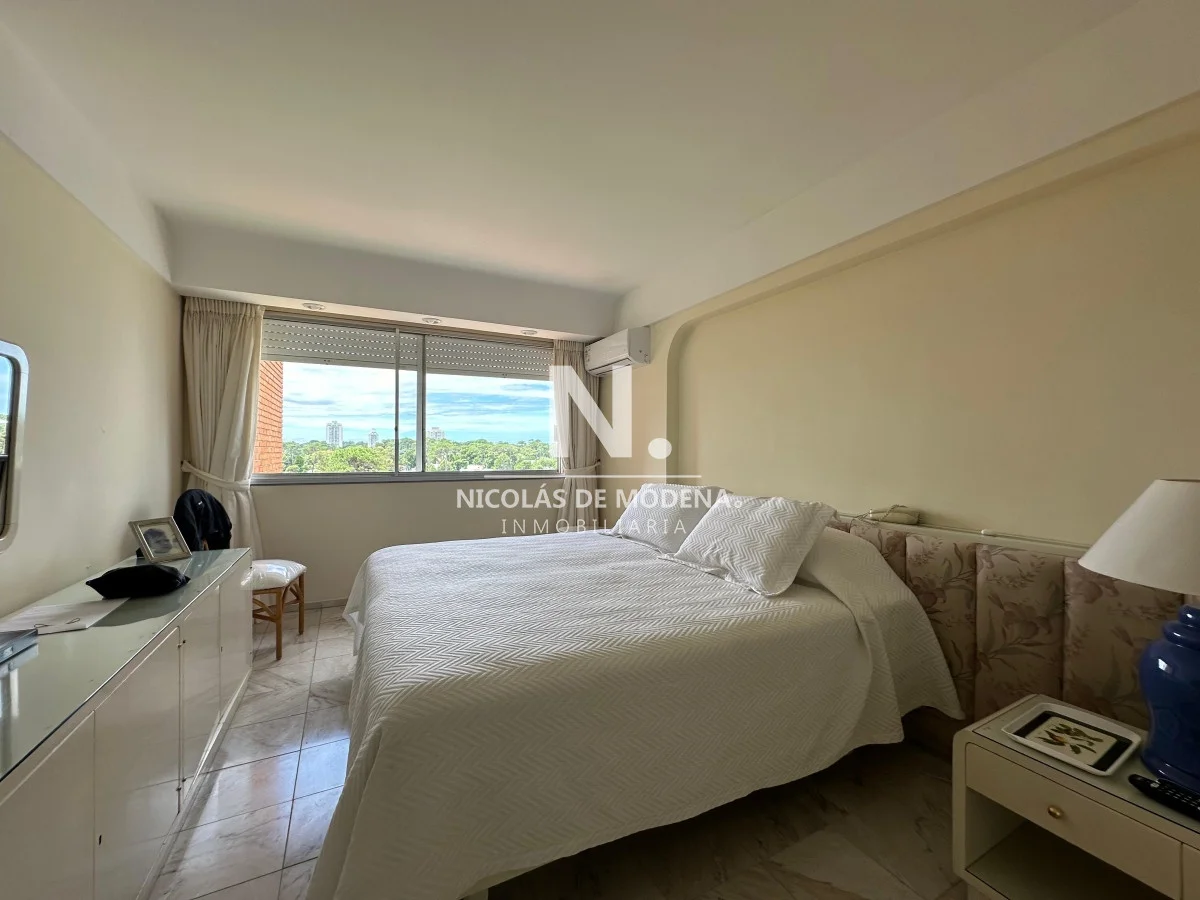 Apartamento en Playa Mansa, propiedad 98550 -Imagen 23