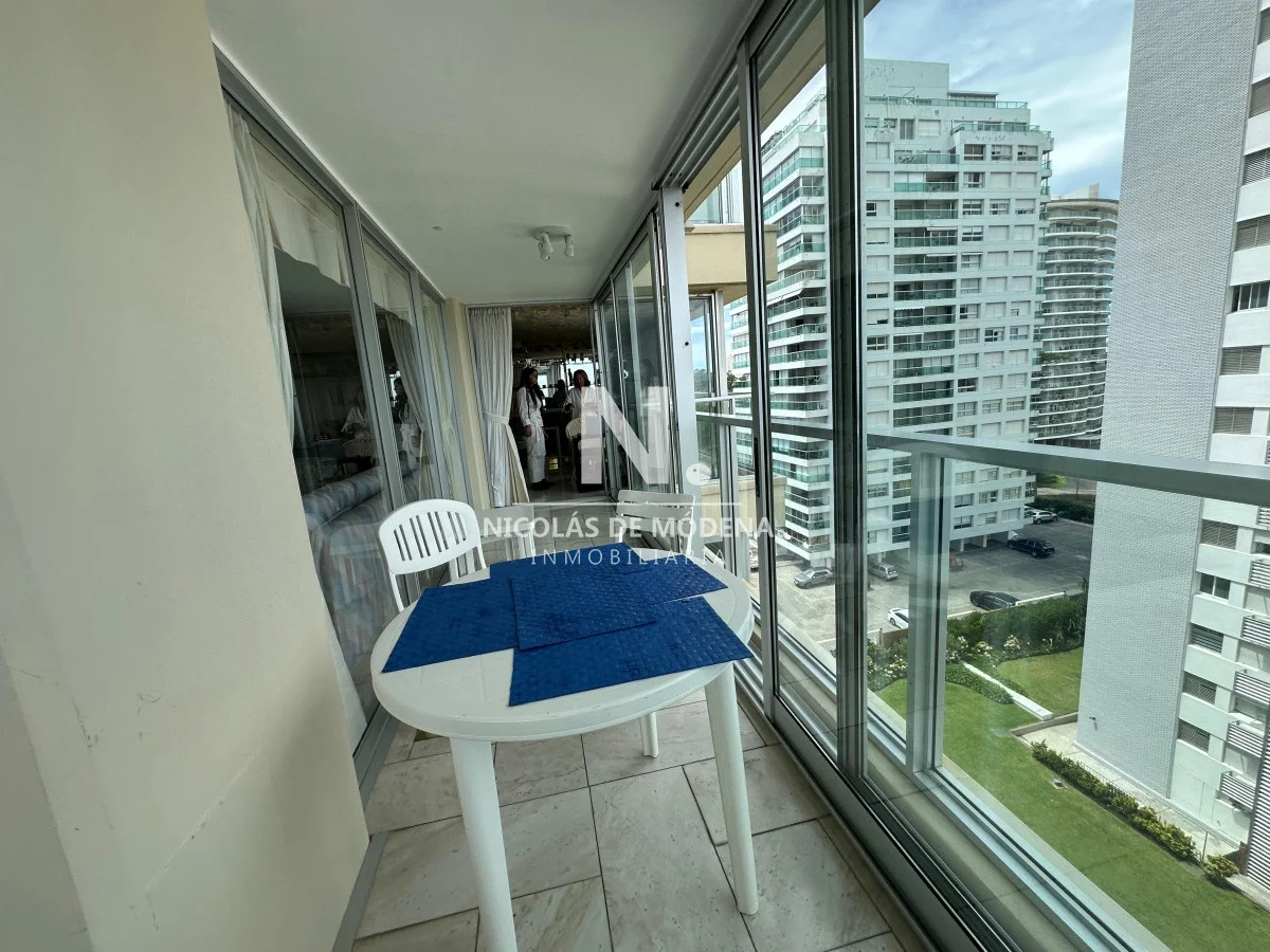 Apartamento en Playa Mansa, propiedad 98550 -Imagen 4