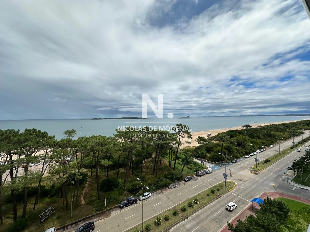 Apartamento en Playa Mansa, propiedad 98550 -Imagen 5