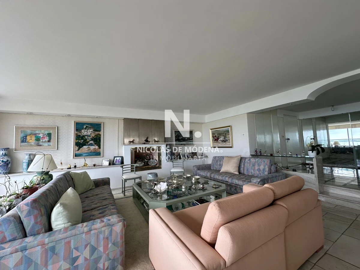Apartamento en Playa Mansa, propiedad 98550 -Imagen 8