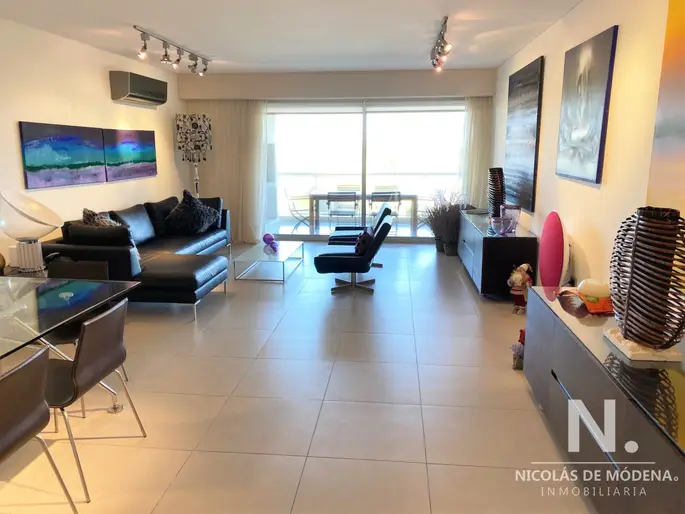 Apartamento 4 dormitorios en suite en Playa Brava frente al mar!