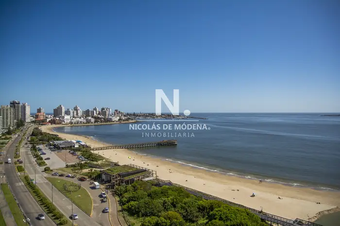 Departamento de 3 dorm + dep en venta en Torre Millenium. Punta del Este.